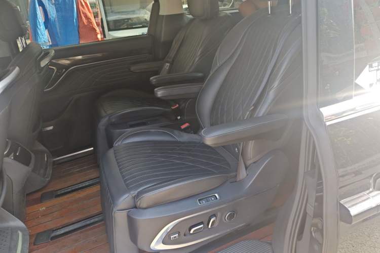 Used SAIC MAXUS G90 2022 2.0T Galaxy Seven-Seater Version Left Rear Seat