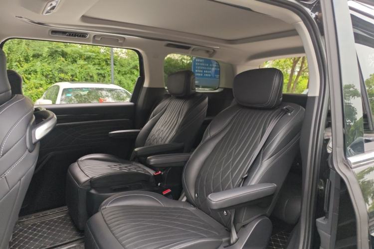 Used SAIC MAXUS G90 2022 2.0T Interstellar Seven-Seater Left Rear Seat
