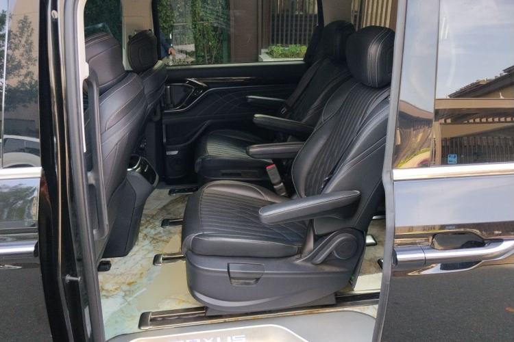 Used SAIC MAXUS G90 2022 2.0T Starry Seven-Seater Left Rear Seat