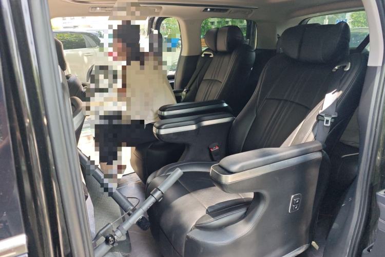 Used SAIC MAXUS G90 2022 2.0T Xingyun Seven-Seater Version Left Rear Seat
