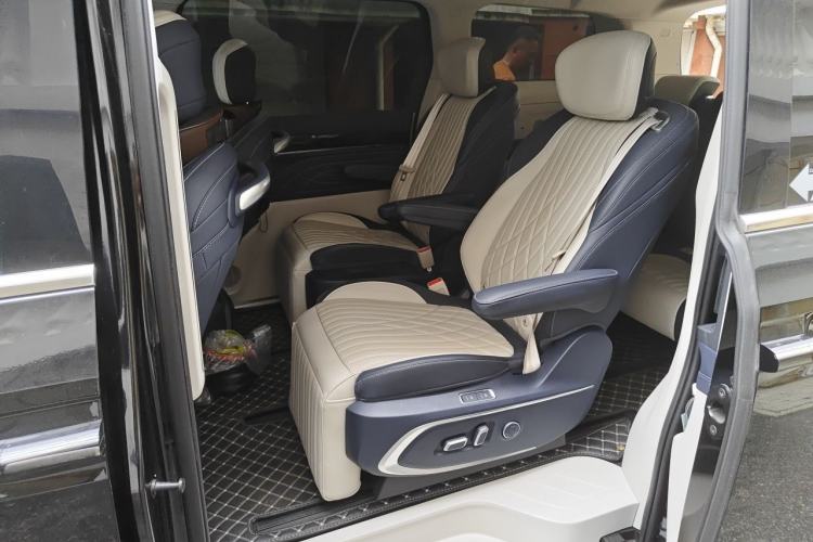 Used SAIC MAXUS G90 2022 2.0T Galaxy Seven-Seater Version Left Rear Seat
