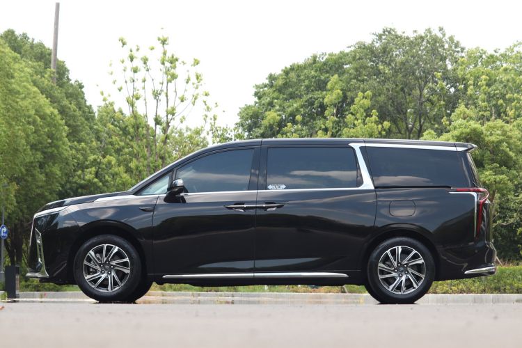 Used SAIC MAXUS G90 2022 2.0T Interstellar Six-Seater Edition Left Side