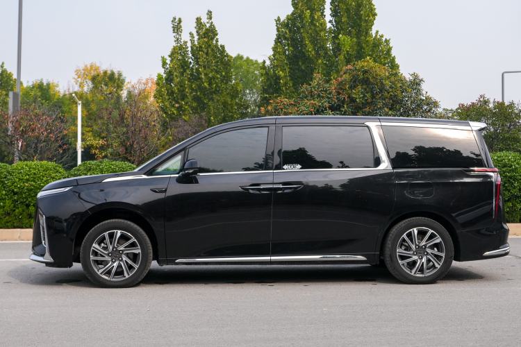 Used SAIC MAXUS G90 2022 2.0T Interstellar Six-Seater Edition Left Side