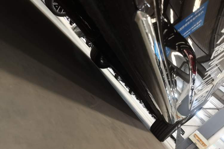 Used SAIC MAXUS G90 2022 2.0T Interstellar Flagship Edition Left Side Sill
