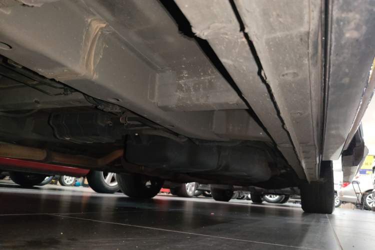 Used SAIC MAXUS G90 2022 2.0T Interstellar Six-Seater Edition Left Side Sill