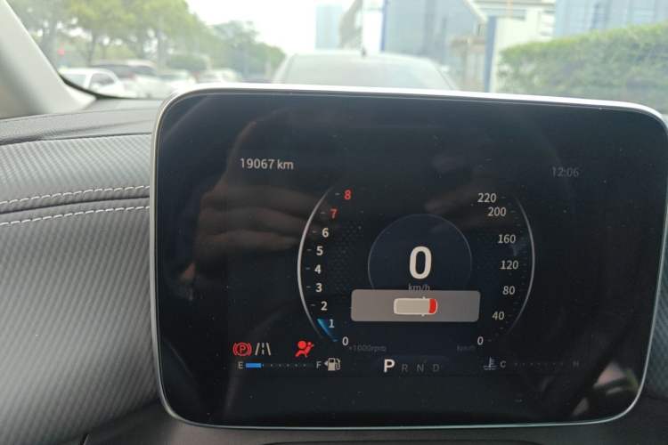 Used SAIC MAXUS G90 2022 2.0T Starry Seven-Seater Odometer Close Up