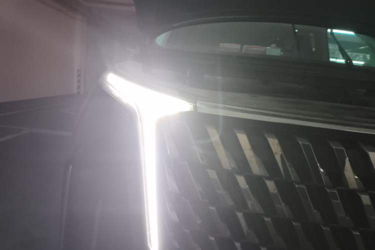 Used SAIC MAXUS G90 2022 2.0T Interstellar Flagship Edition Right Front Headlight