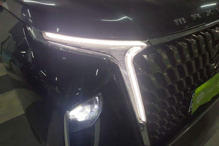 Used SAIC MAXUS G90 2022 2.0T Xinghan Executive Seven-Seater Right Front Headlight