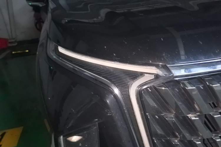 Used SAIC MAXUS G90 2022 2.0T Interstellar Seven-Seater Right Front Headlight