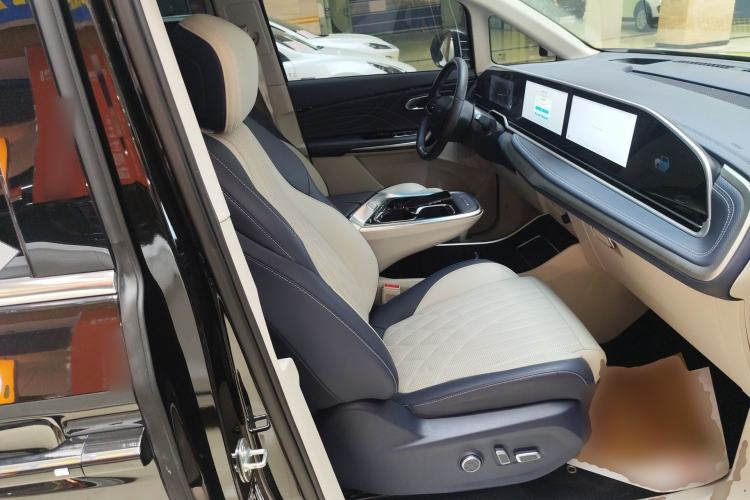 Used SAIC MAXUS G90 2022 2.0T Interstellar Seven-Seater Right Front Seat