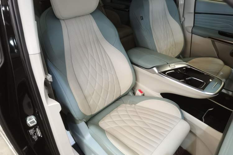 Used SAIC MAXUS G90 2022 2.0T Interstellar Flagship Edition Right Front Seat