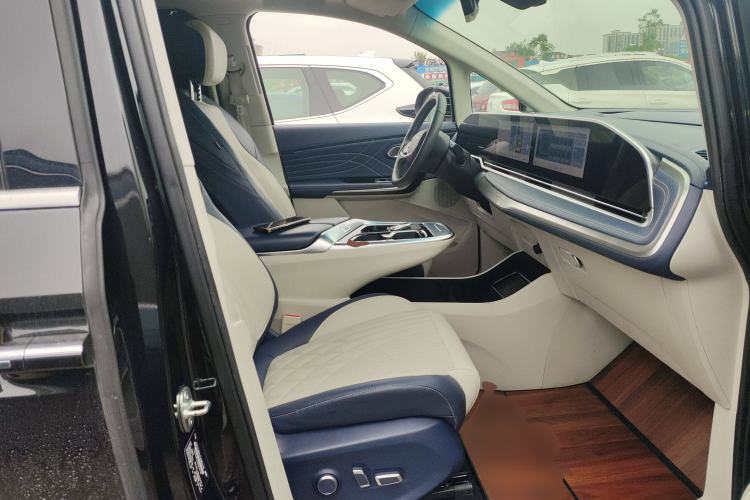 Used SAIC MAXUS G90 2022 2.0T Interstellar Six-Seater Edition Right Front Seat