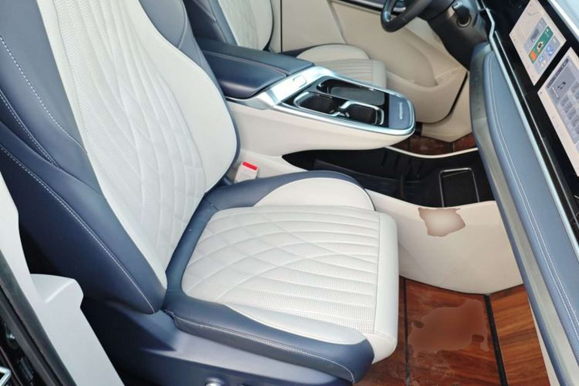 Used SAIC MAXUS G90 2022 2.0T Interstellar Six-Seater Edition Right Front Seat