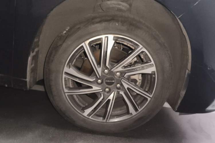 Used SAIC MAXUS G90 2022 2.0T Interstellar Flagship Edition Right Front Wheel Hub