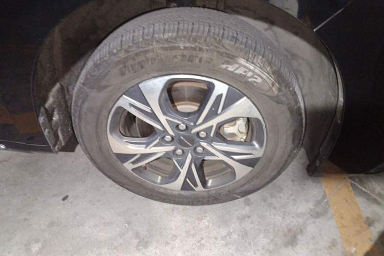 Used SAIC MAXUS G90 2022 2.0T Galaxy Seven-Seater Version Right Front Wheel Hub