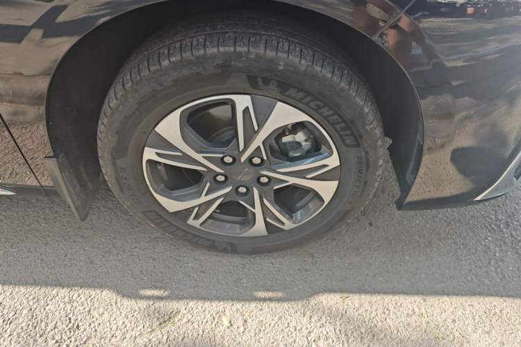 Used SAIC MAXUS G90 2022 2.0T Galaxy Seven-Seater Version Right Front Wheel Hub