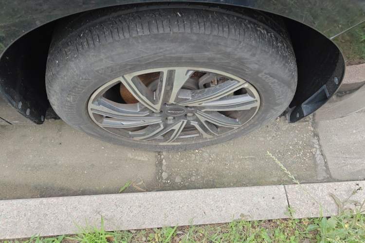 Used SAIC MAXUS G90 2022 2.0T Starry Seven-Seater Right Front Wheel Hub
