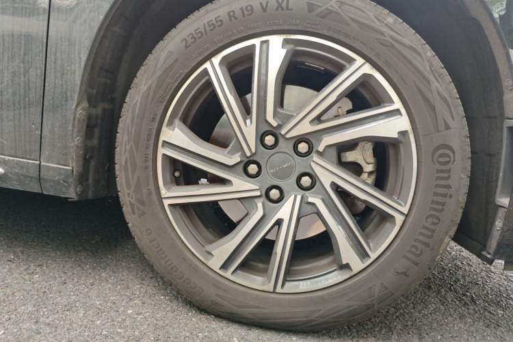 Used SAIC MAXUS G90 2022 2.0T Interstellar Seven-Seater Right Front Wheel Hub