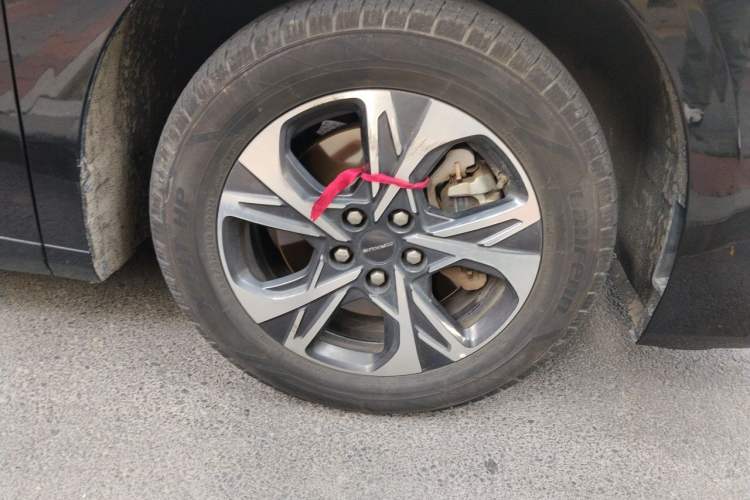 Used SAIC MAXUS G90 2022 2.0T Starry Seven-Seater Right Front Wheel Hub