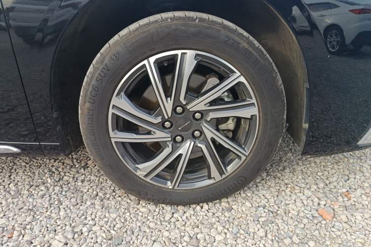 Used SAIC MAXUS G90 2022 2.0T Xingyun Seven-Seater Version Right Front Wheel Hub