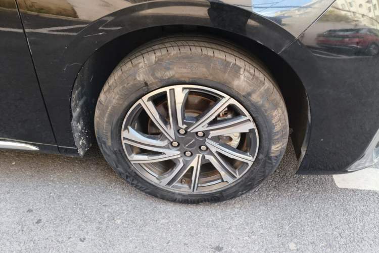 Used SAIC MAXUS G90 2022 2.0T Xingyun Seven-Seater Version Right Front Wheel Hub