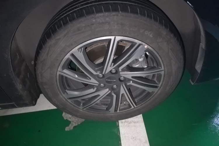 Used SAIC MAXUS G90 2022 2.0T Interstellar Seven-Seater Right Front Wheel Hub