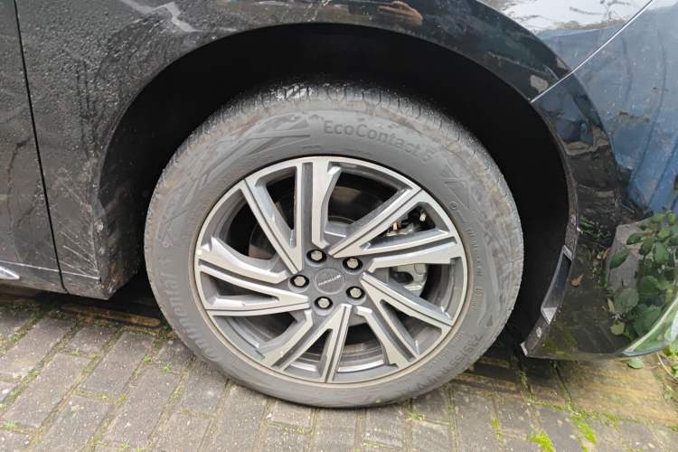 Used SAIC MAXUS G90 2022 2.0T Xingyun Six-Seater Version Right Front Wheel Hub