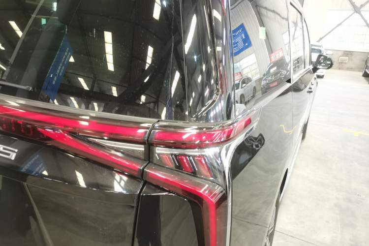 Used SAIC MAXUS G90 2022 2.0T Interstellar Flagship Edition Right Rear Taillight