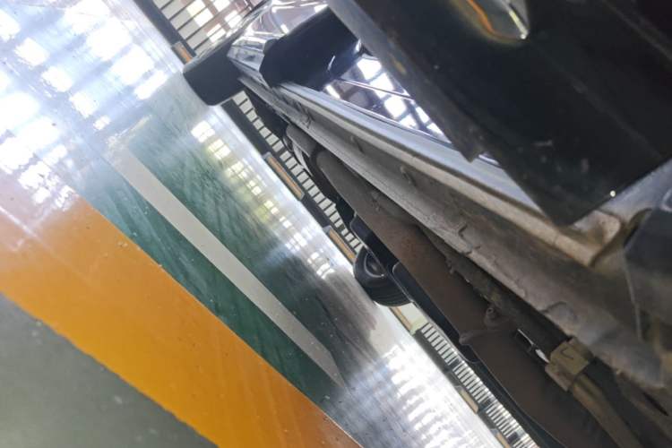 Used SAIC MAXUS G90 2022 2.0T Interstellar Seven-Seater Right Side Sill