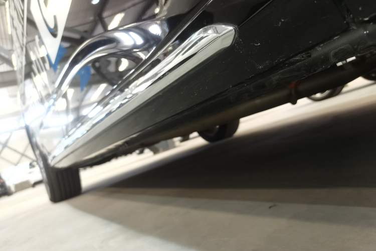 Used SAIC MAXUS G90 2022 2.0T Interstellar Flagship Edition Right Side Sill