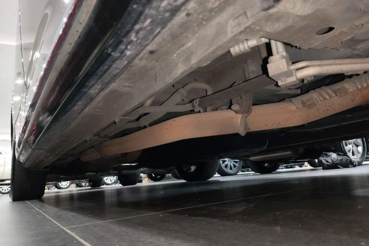 Used SAIC MAXUS G90 2022 2.0T Interstellar Six-Seater Edition Right Side Sill