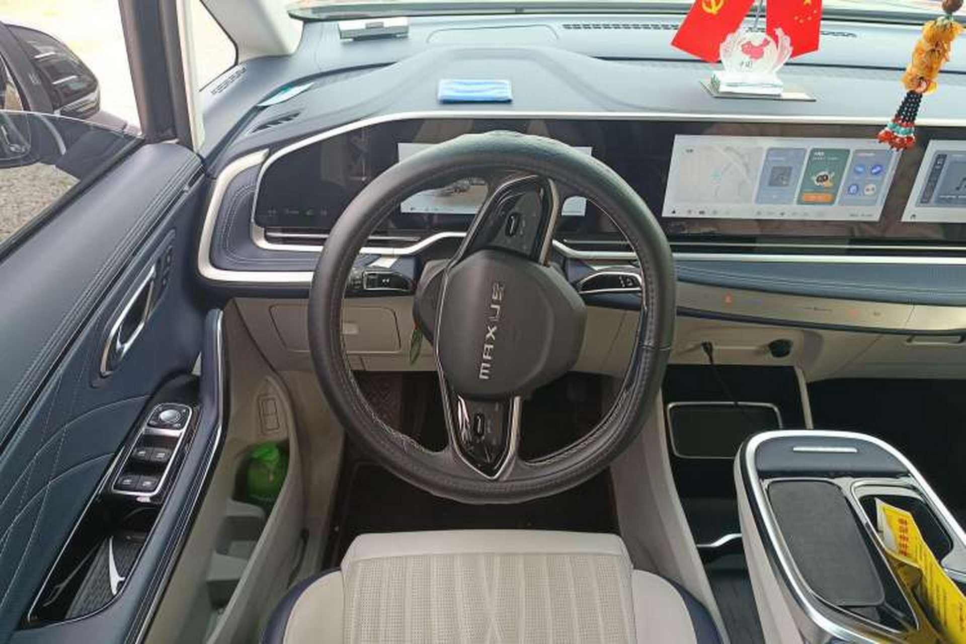 Used SAIC MAXUS G90 2022 2.0T Xingyun Seven-Seater Version Steering Wheel