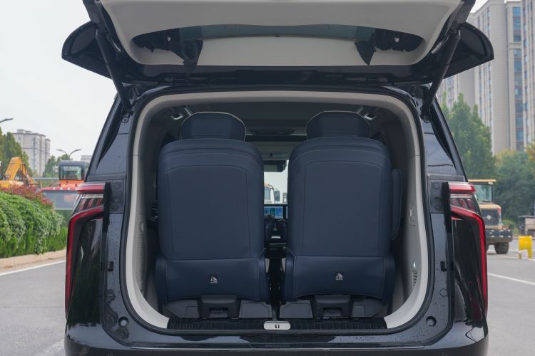 Used SAIC MAXUS G90 2022 2.0T Interstellar Six-Seater Edition Trunk