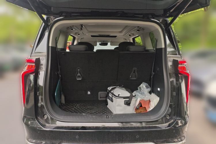 Used SAIC MAXUS G90 2022 2.0T Interstellar Seven-Seater Trunk
