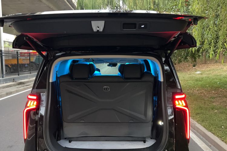 Used SAIC MAXUS G90 2022 2.0T Galaxy Seven-Seater Version Trunk