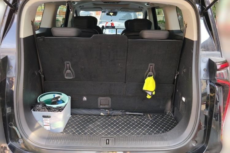 Used SAIC MAXUS G90 2022 2.0T Starry Seven-Seater Trunk