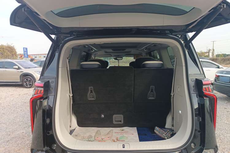 Used SAIC MAXUS G90 2022 2.0T Xingyun Seven-Seater Version Trunk