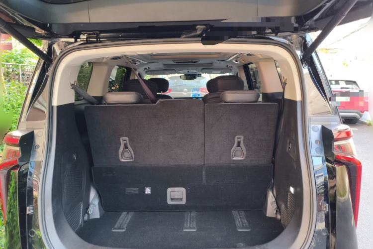Used SAIC MAXUS G90 2022 2.0T Xingyun Seven-Seater Version Trunk