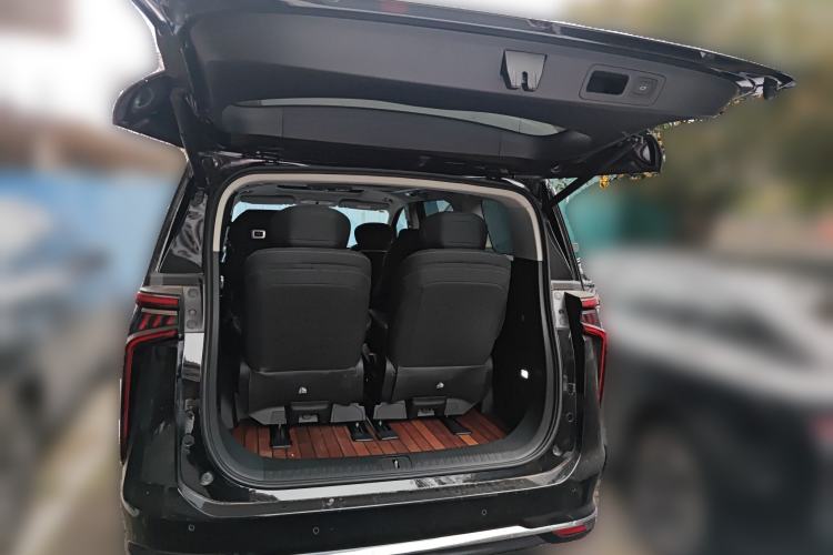 Used SAIC MAXUS G90 2022 2.0T Xingyun Six-Seater Version Trunk