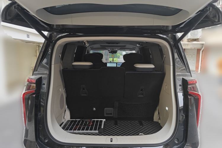 Used SAIC MAXUS G90 2022 2.0T Galaxy Seven-Seater Version Trunk