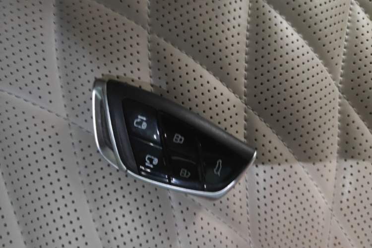Used SAIC MAXUS G90 2022 2.0T Interstellar Seven-Seater Vehicle Key