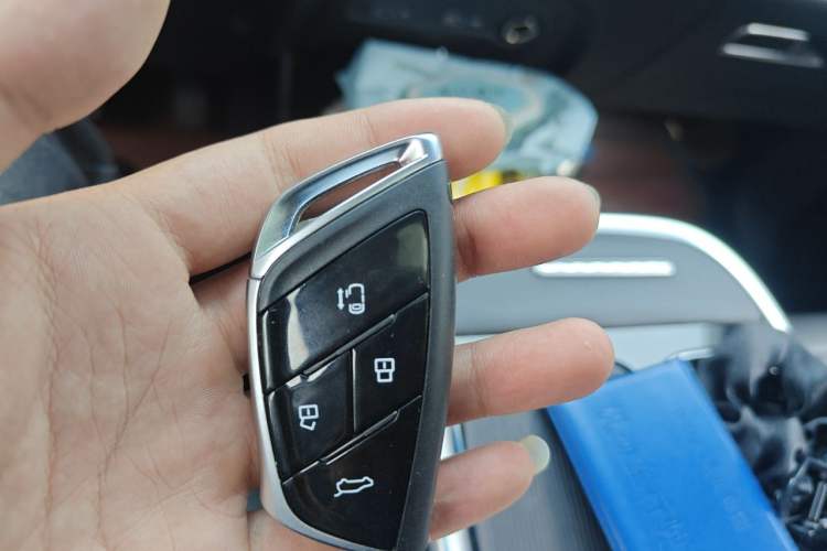 Used SAIC MAXUS G90 2022 2.0T Starry Seven-Seater Vehicle Key