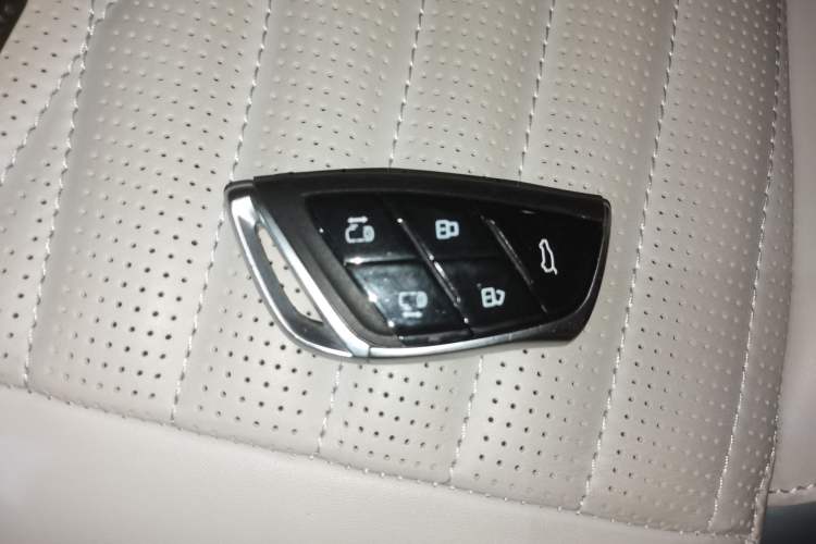 Used SAIC MAXUS G90 2022 2.0T Interstellar Flagship Edition Vehicle Key