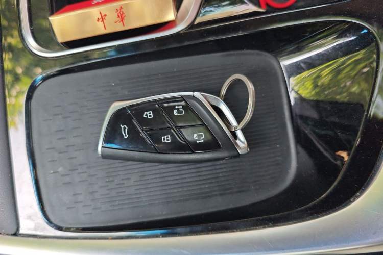 Used SAIC MAXUS G90 2022 2.0T Xingyun Seven-Seater Version Vehicle Key
