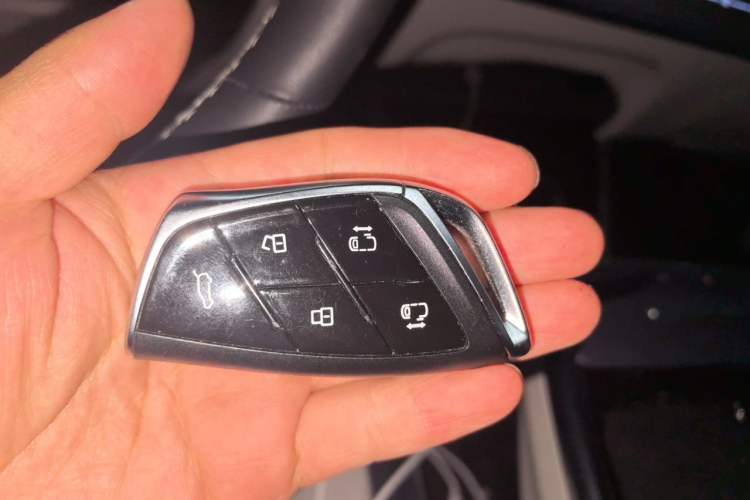 Used SAIC MAXUS G90 2022 2.0T Interstellar Seven-Seater Vehicle Key