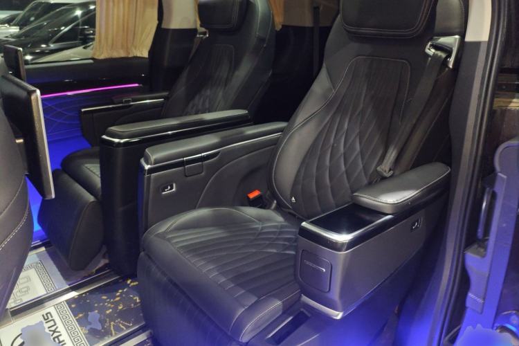 Used SAIC MAXUS G90 2022 2.0T Interstellar Seven-Seater Left Rear Seat