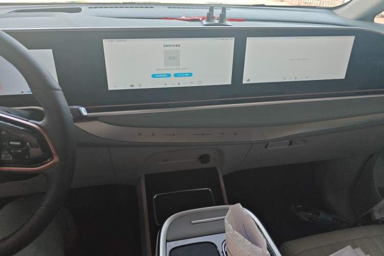 Used SAIC MAXUS G90 2022 2.0T Interstellar Seven-Seater Audio And AC Panel