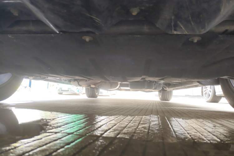 Used SAIC MAXUS G90 2022 2.0T Interstellar Seven-Seater Chassis Front