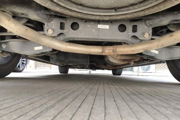 Used SAIC MAXUS G90 2022 2.0T Interstellar Seven-Seater Chassis Rear