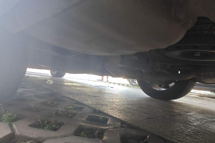 Used SAIC MAXUS G90 2022 2.0T Interstellar Seven-Seater Chassis Rear Left